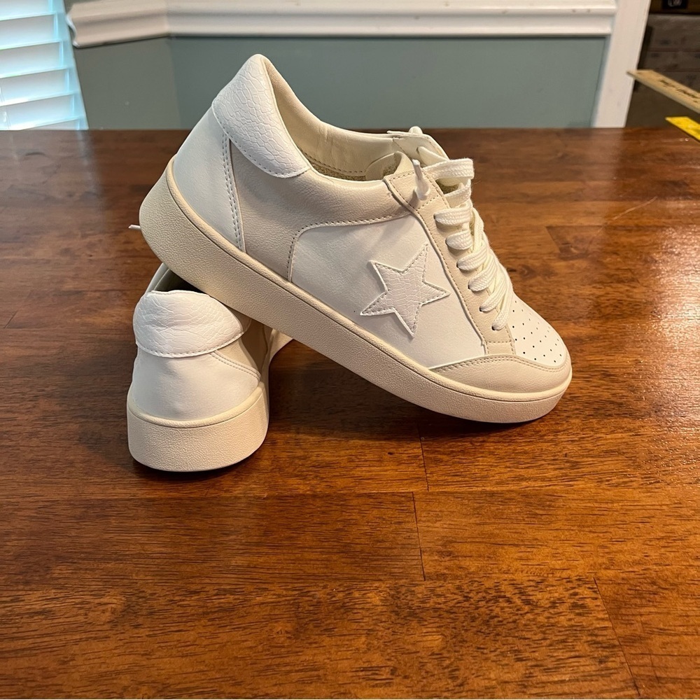 Mi.im Miracle Miles cream ivory star sneaker size 9